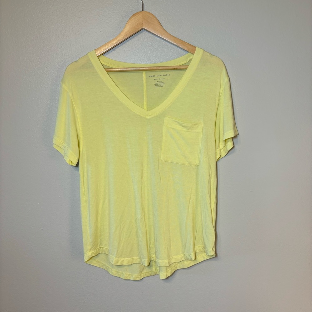 Butter Yellow Soft & Sexy V-Neck Pocket Tee T-Shirt American Eagle S